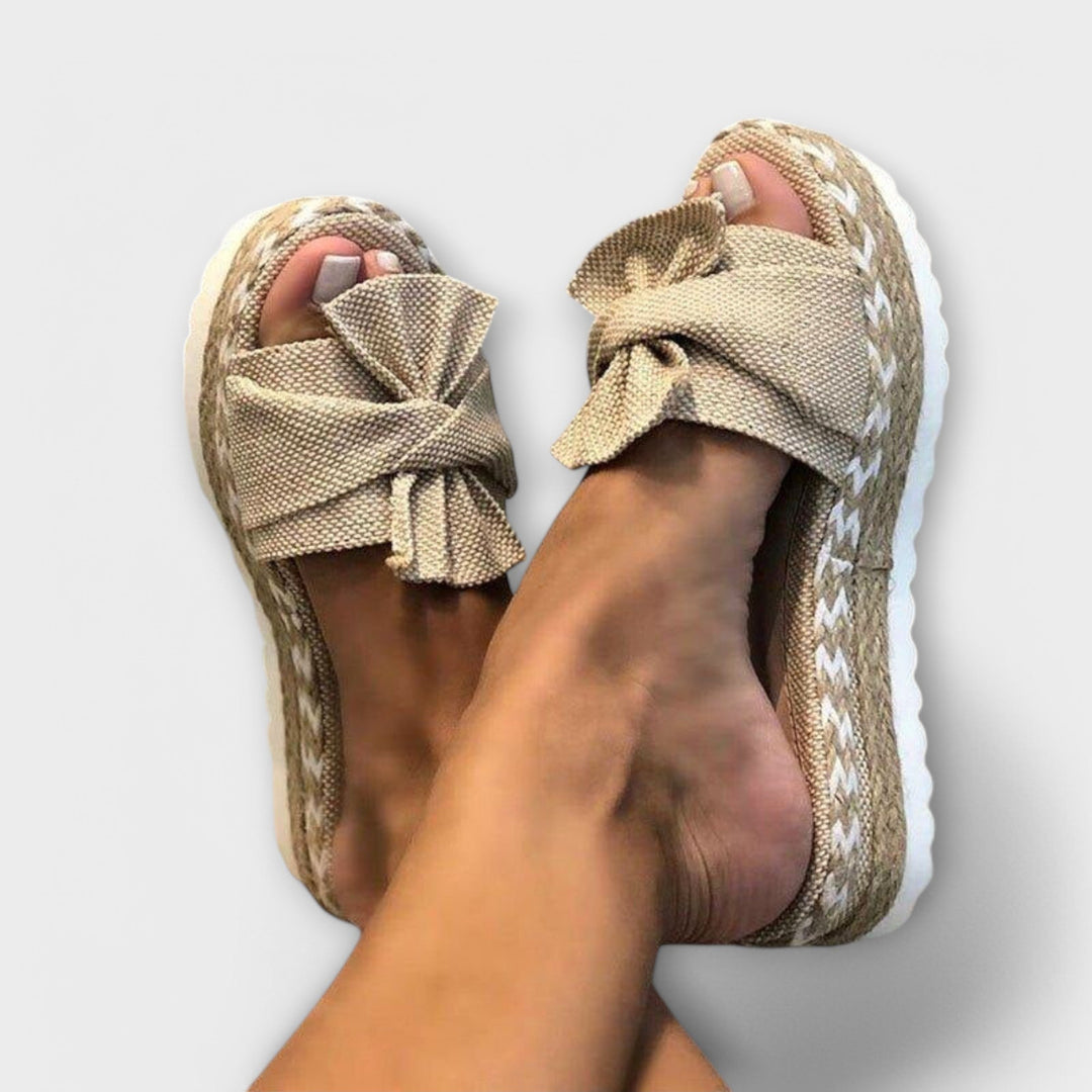 Solegenius – ortopedisk sandal med rosett