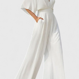 Isaura Mono Blanco Elegante de Pierna Ancha y Cuello en V