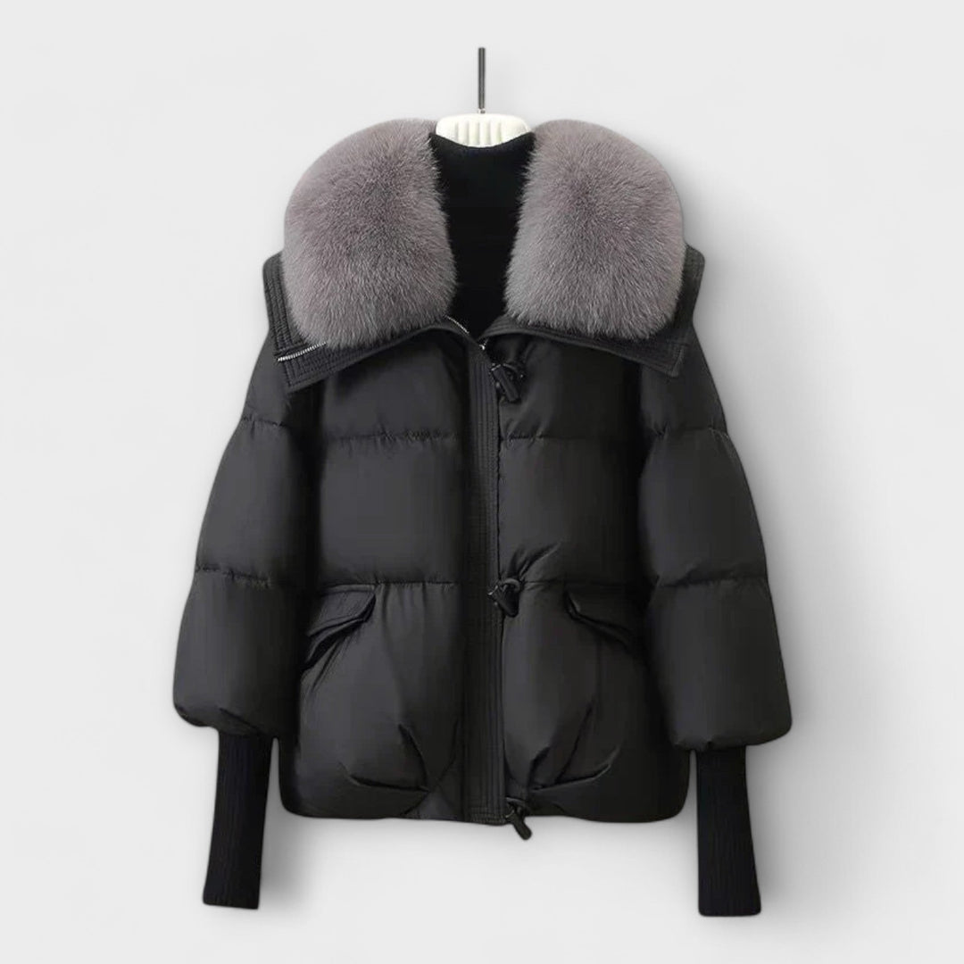 Lucina – elegant kappa med päls