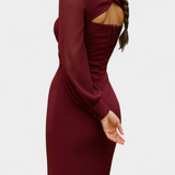 Julissa Vestido Midi Burdeos con Detalle Anudado y Espalda Abierta