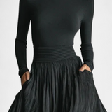 Orren Conjunto de Cuello Alto con Falda Plisada Negra