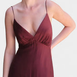 Atlana Vestido Maxi Burdeos con Volantes en Capas