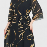 Ame Vestido Midi Estampado con Cinturón y Corte Versátil
