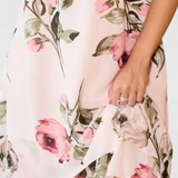 Tameka Vestido de Gasa Fluida con Pétalos y Mangas Transparentes
